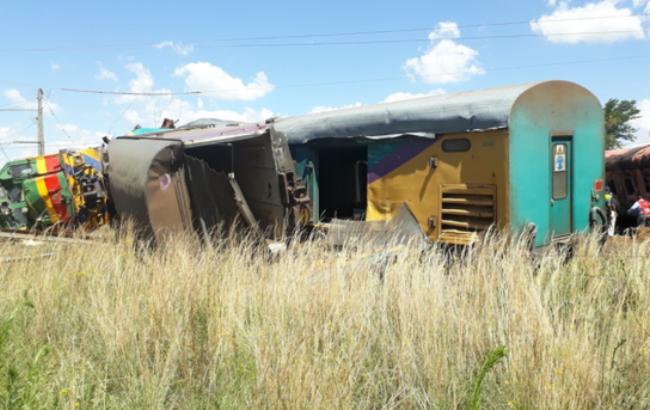 В ЮАР поезд врезался в грузовик, есть погибшие