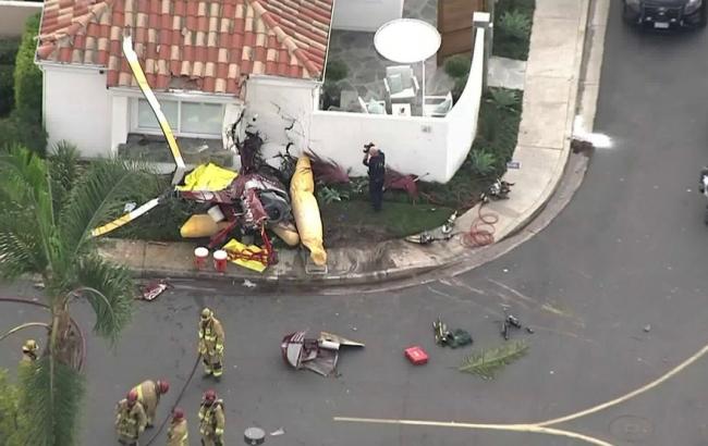 В Калифорнии вертолет врезался в дом, три человека погибли