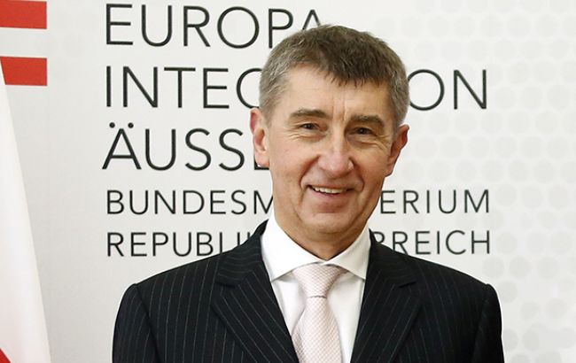 В Чехии парламент перенес голосование за вотум недоверия правительству