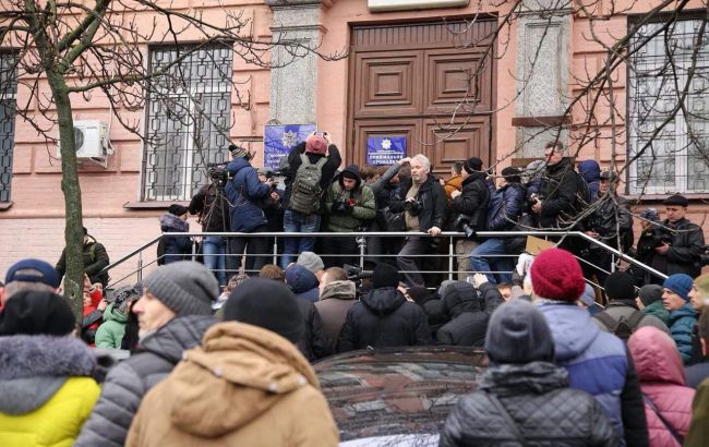 В Киеве активисты под ГУНП требуют найти убийц правозащитницы
