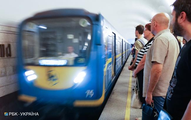 В киевском метрополитене произошел сбой на синей линии