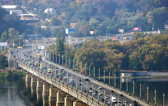 В Киеве на выходных закроют движение на мосту Патона