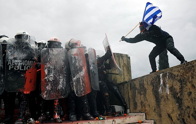 В Афинах полиция применила газ против демонстрантов