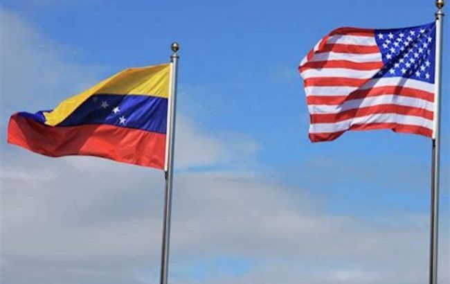 В Венесуэле заявили, что дипломаты США покинули посольство в Каракасе