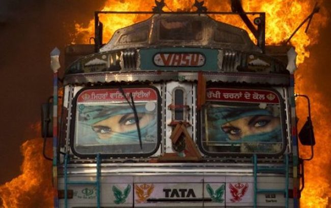 В Индии произошел пожар в отеле, есть погибшие