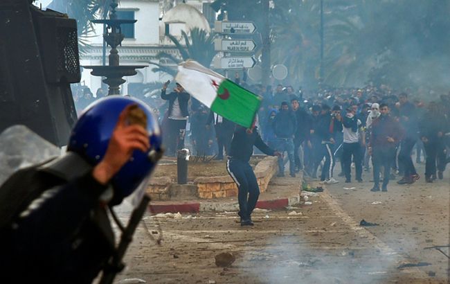 В Алжире возобновились антипрезидентские протесты