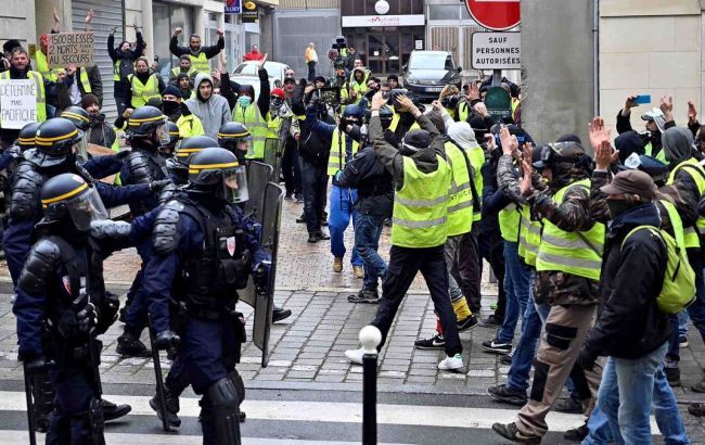 Во Франции во время протеста 