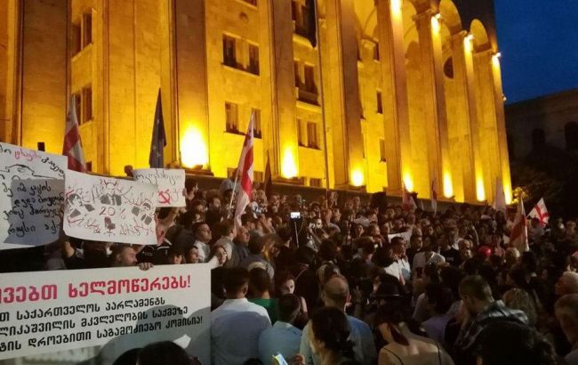 В Грузии приговорили более 120 протестующих