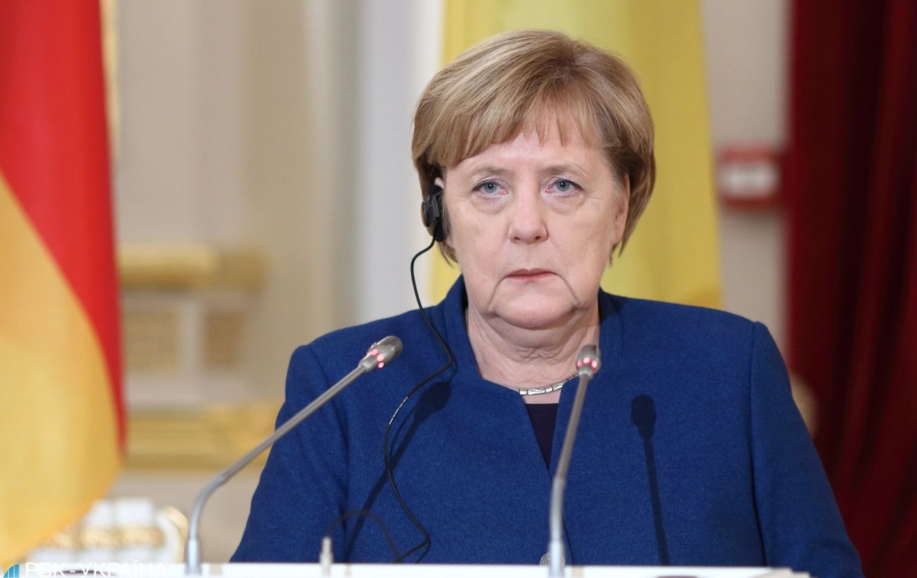 Меркель выступила за сохранение санкций против России