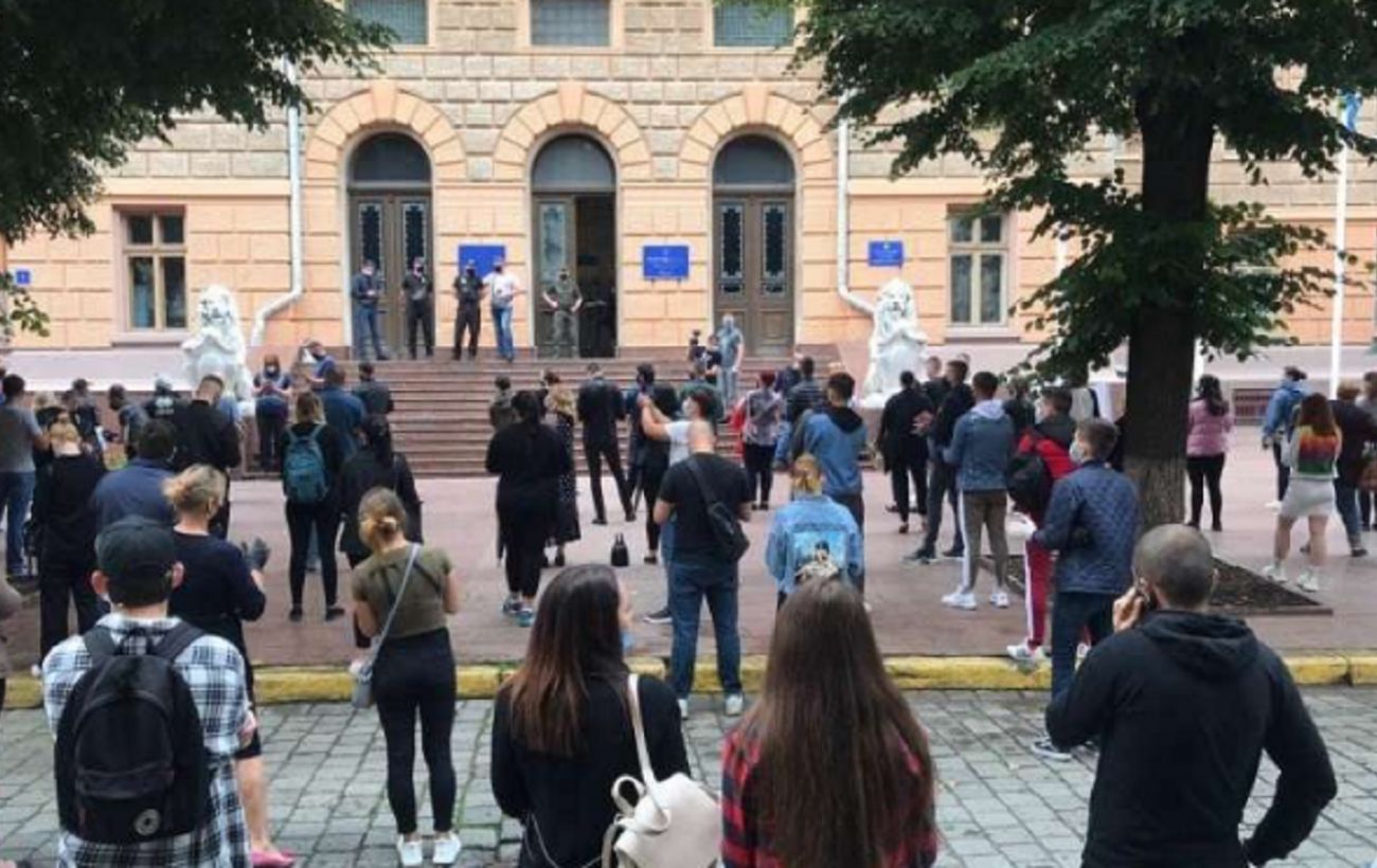В Черновцах устроили акцию против карантина