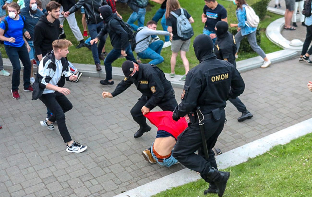 Протесты в Беларуси: в Минске задержали более 100 человек
