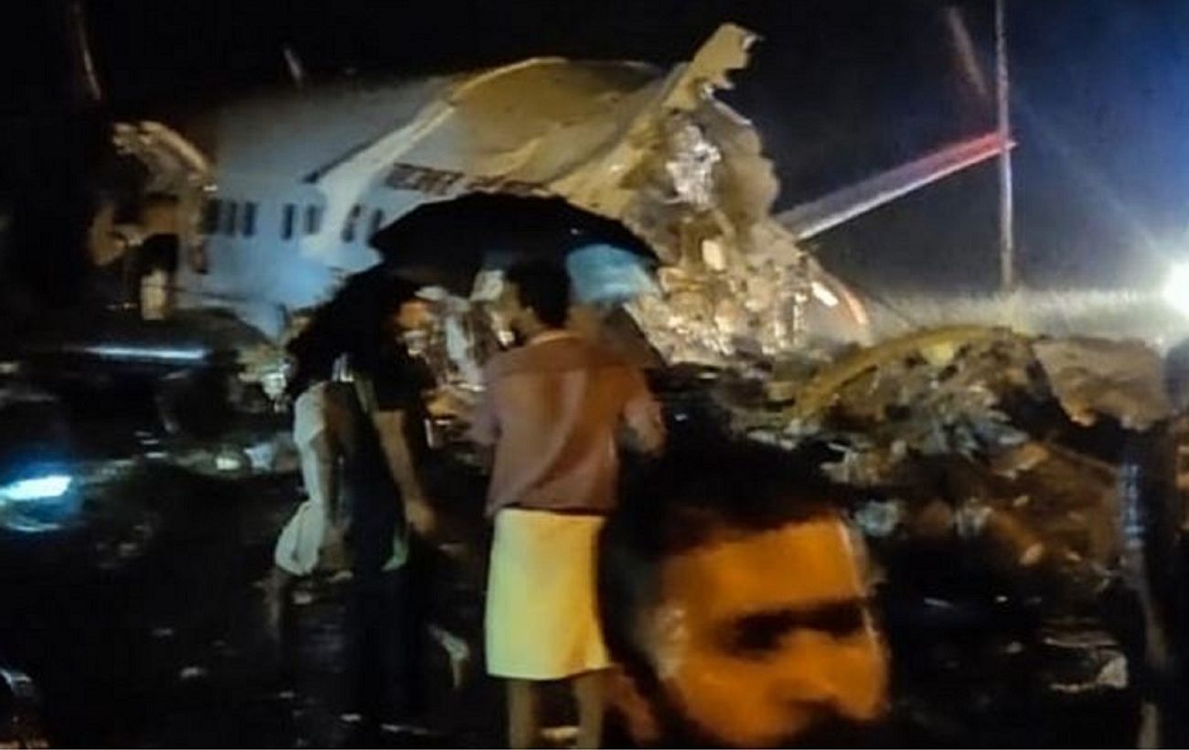 Число жертв авиакатастрофы в Индии выросло до 20