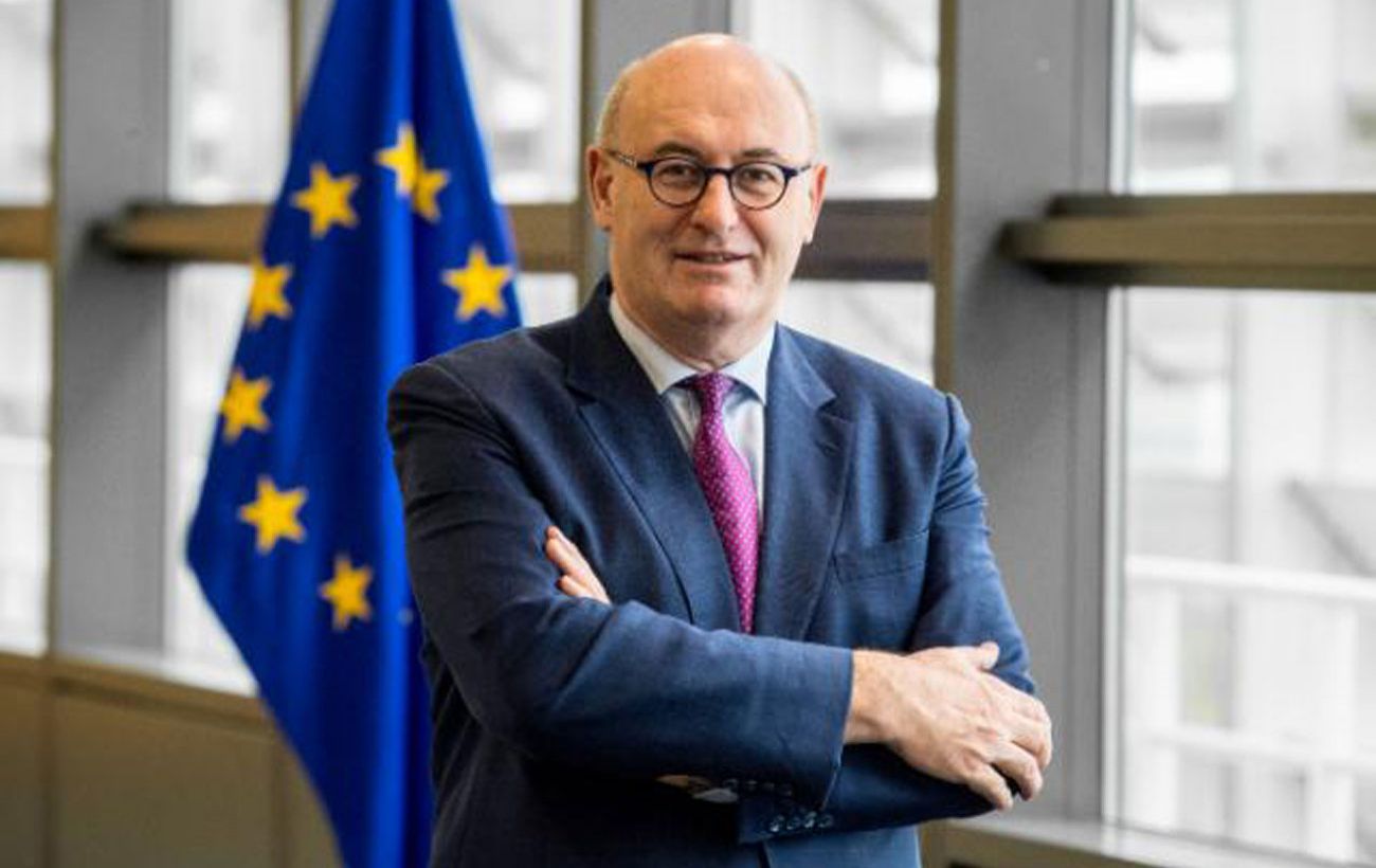 Комиссар ЕС по торговле ушел в отставку из-за нарушения карантина