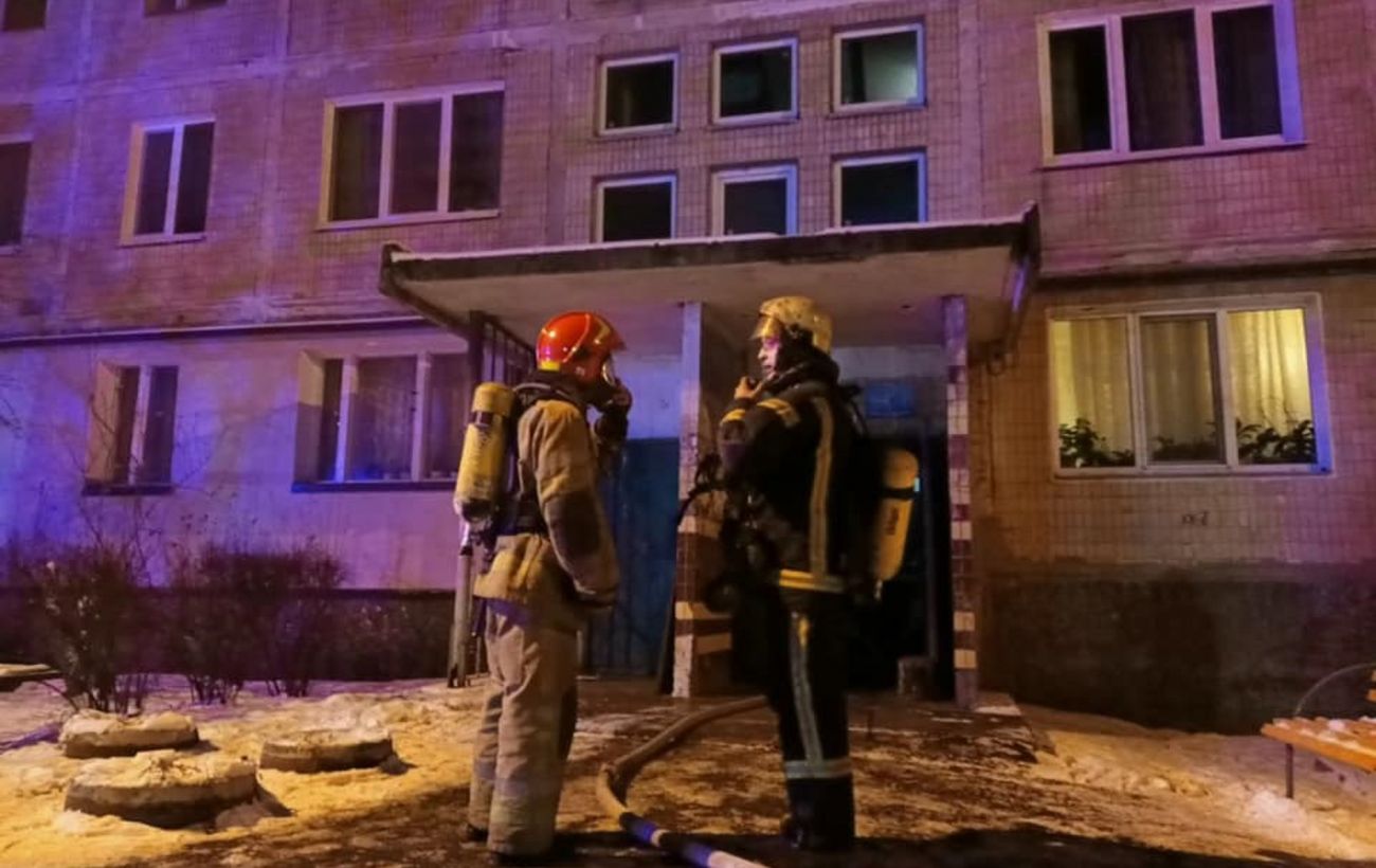 В Киеве горела многоэтажка, двое людей пострадали