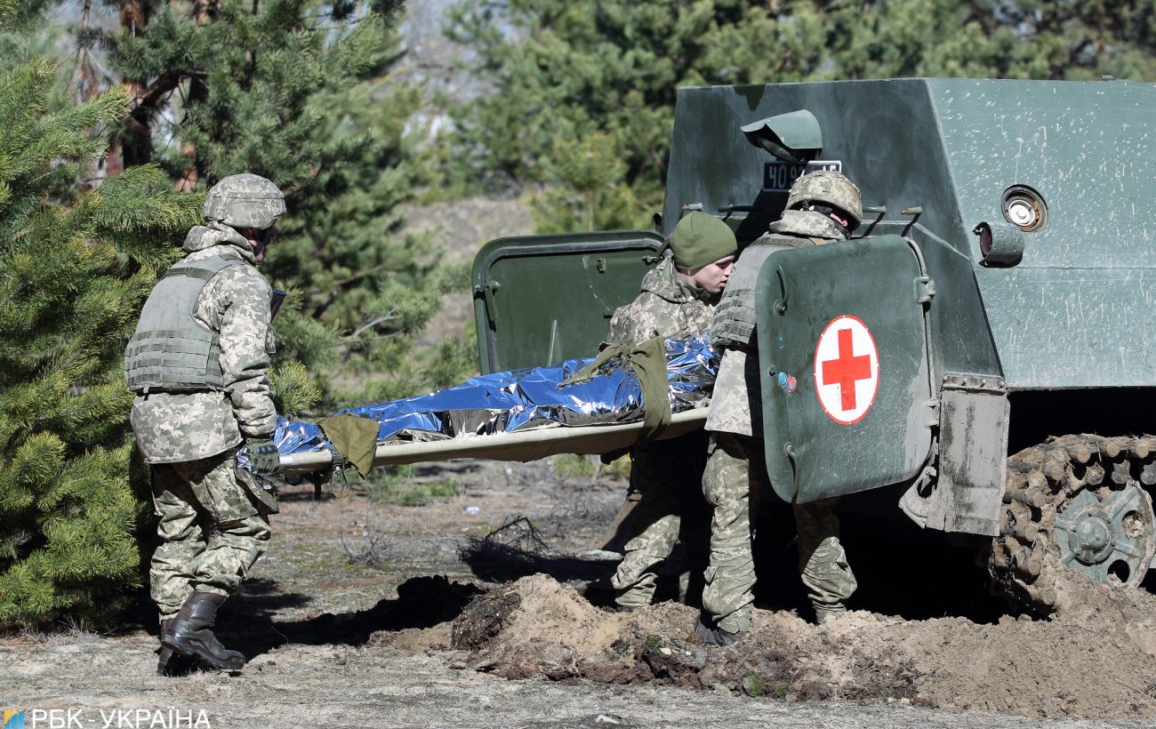 На Донбассе беспилотник боевиков скинул снаряд, ранены двое украинских военных