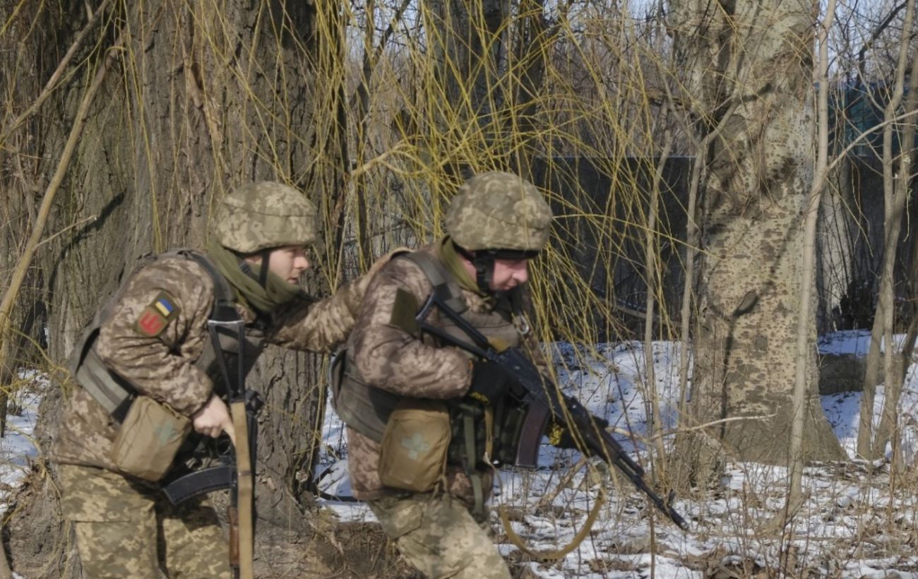 Боевики за сутки 20 раз обстреляли украинские позиции на Донбассе
