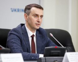 Украина получит дополнительный 1 млн доз вакцин Pfizer до конца июня, - Ляшко