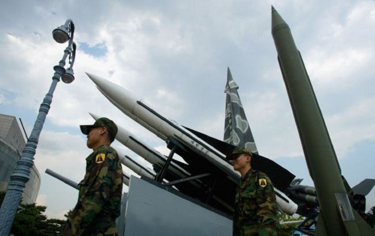 В Японии назвали запуск баллистических ракет КНДР 