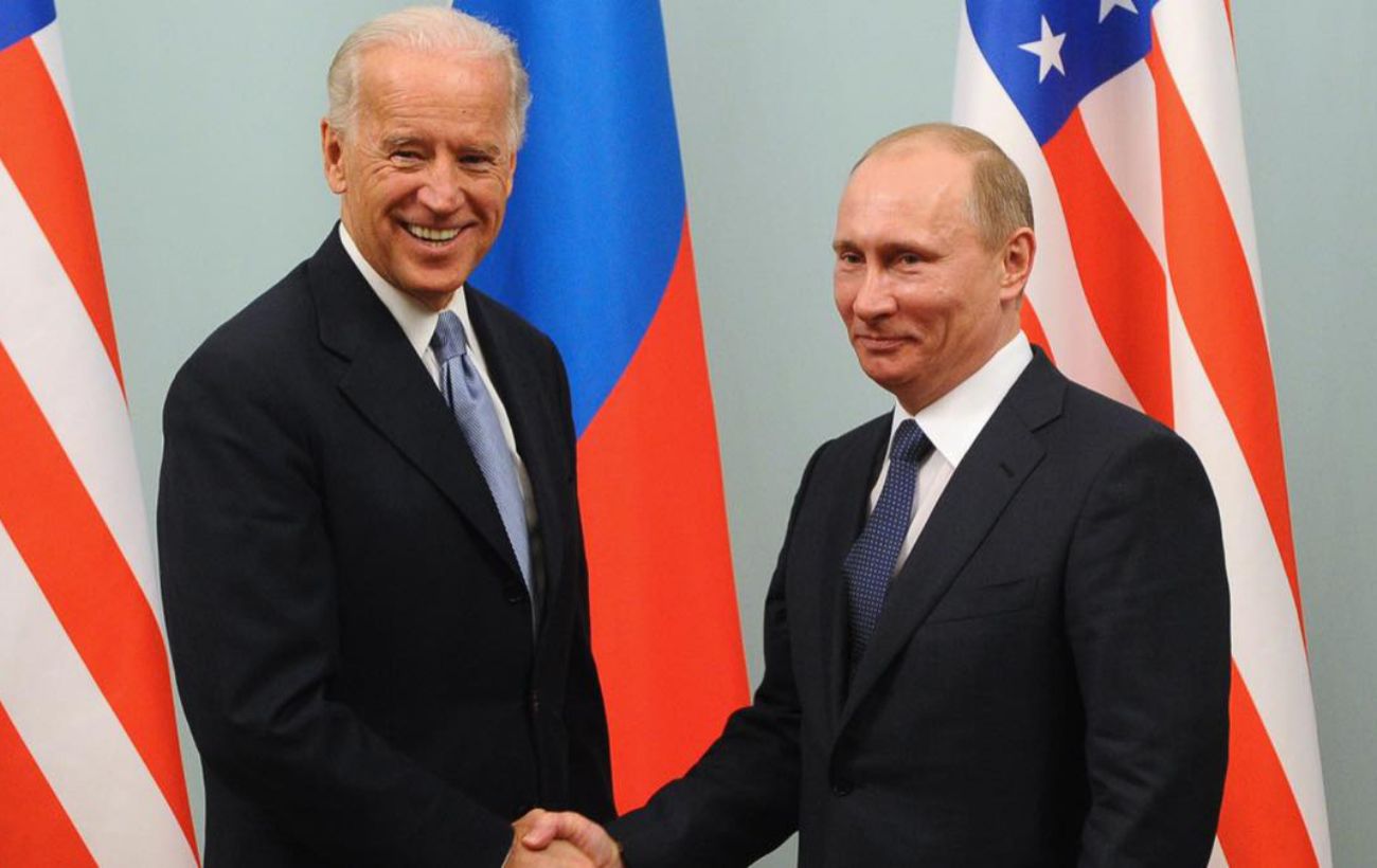 Россия на фоне обострения в отношениях с США готовит разговор Путина с Байденом