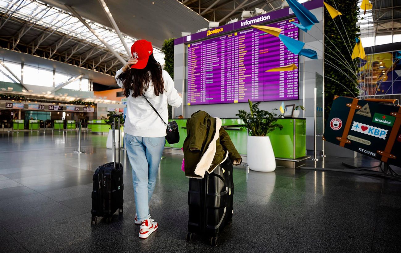 Из-за коронавируса в украинских аэропортах пассажиропоток упал на половину