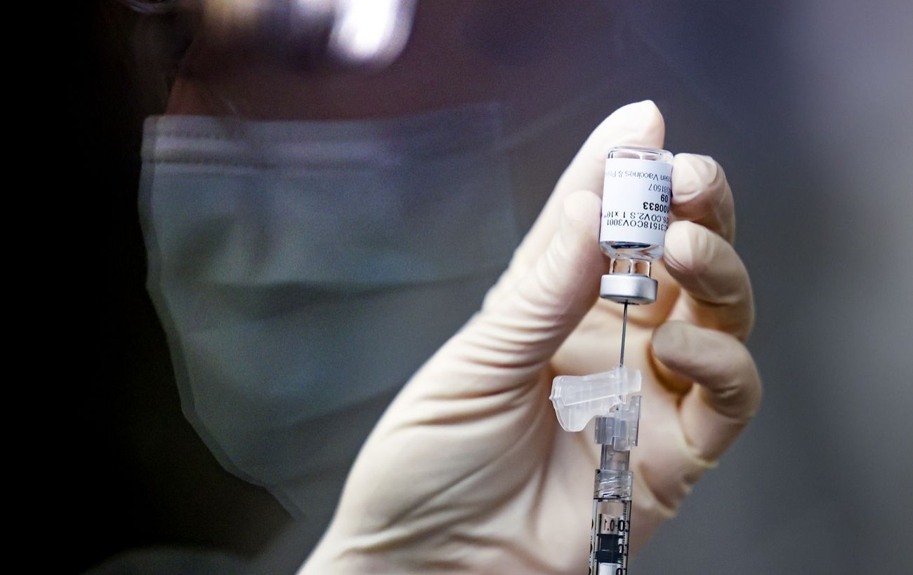 США сокращает заказы на COVID-вакцины: спрос на прививки стал меньше