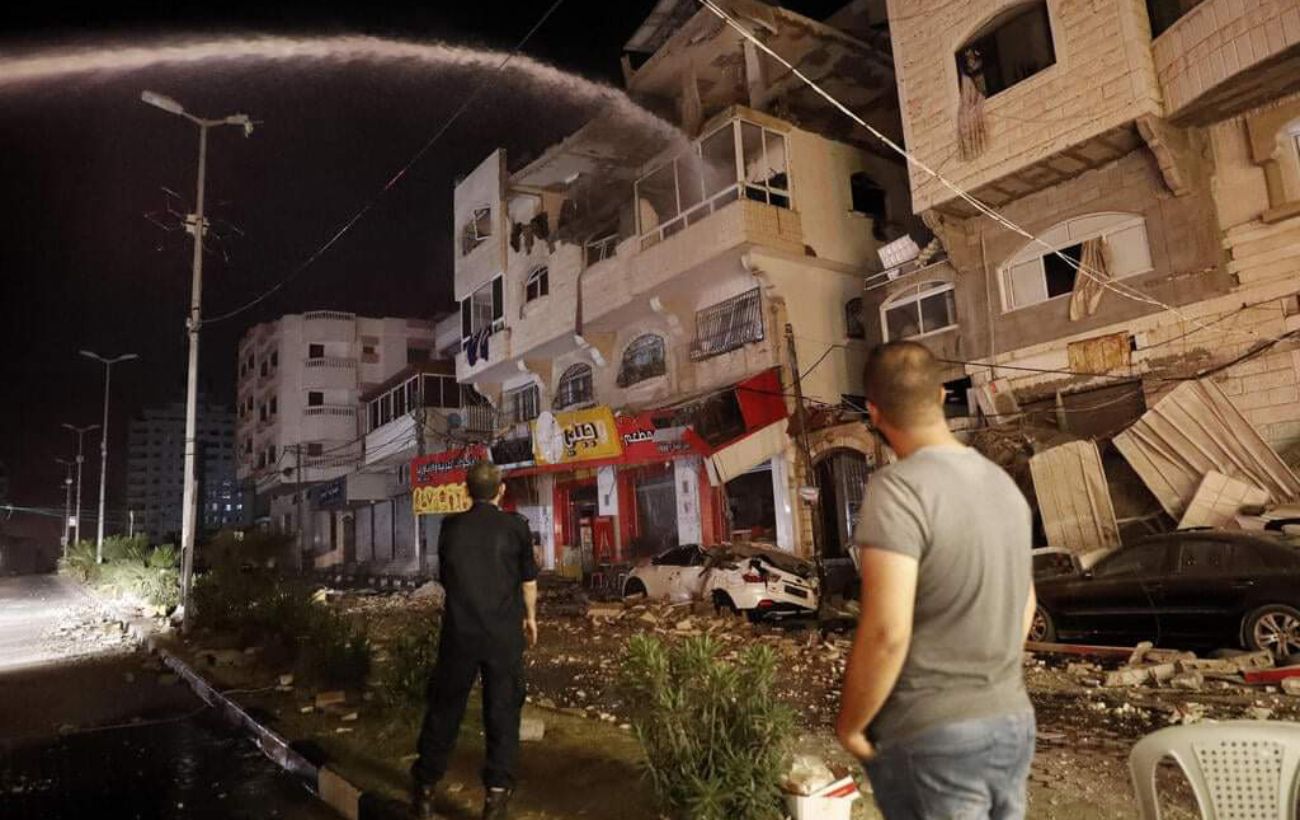 Комендантский час, закрытые школы и сигналы тревоги: ситуация в городах Израиля из-за обстрелов
