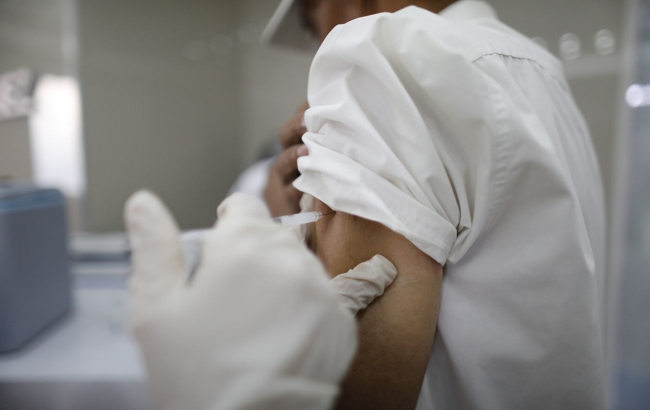 В Великобритании вакцину от коронавируса получат не все подростки