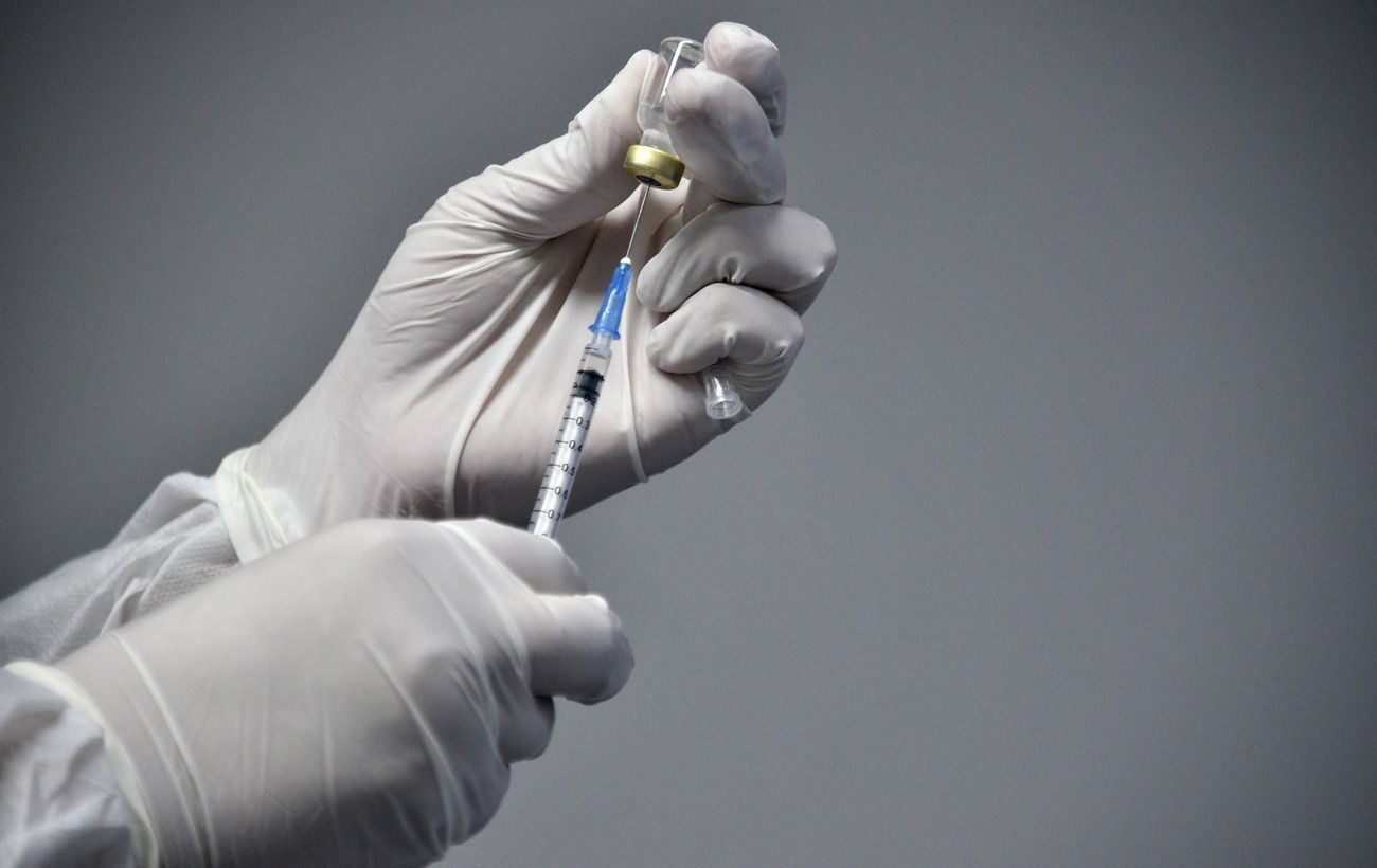 Власти Японии обещают до конца месяца вакцинировать всех людей, старше 65 лет