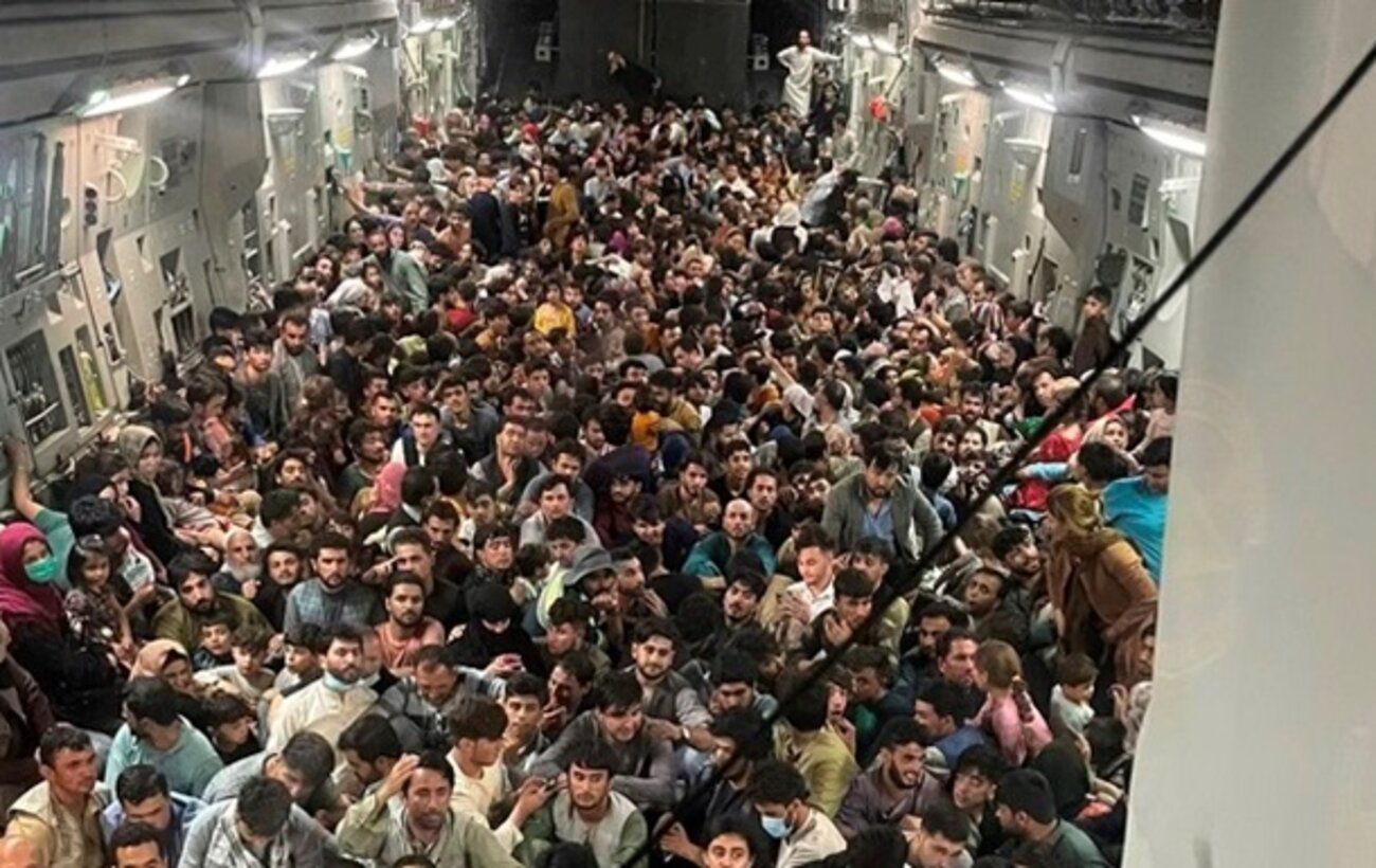 Американский грузовой самолет вывез 640 беженцев из Кабула