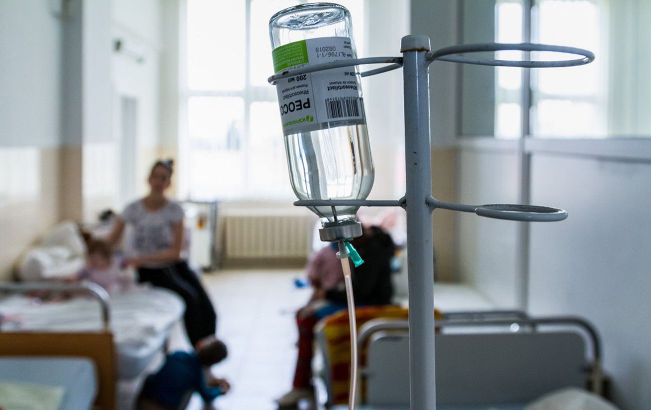 Массовое отравление школьников в Хмельницком: в больнице остаются 15 человек