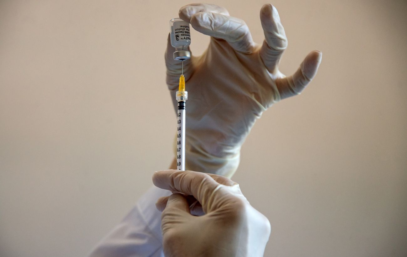 Эксперты ВОЗ рекомендовали бустерную прививку людям с ослабленным иммунитетом
