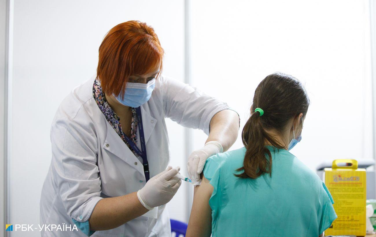 Вакцинация в Украине: еще более 275 тысяч людей получили COVID-прививку
