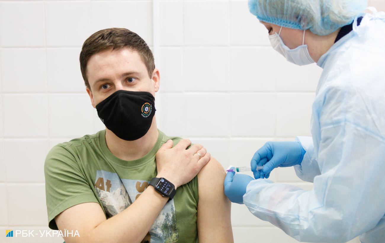 Более 22 млн прививок против коронавируса проведено в Украине