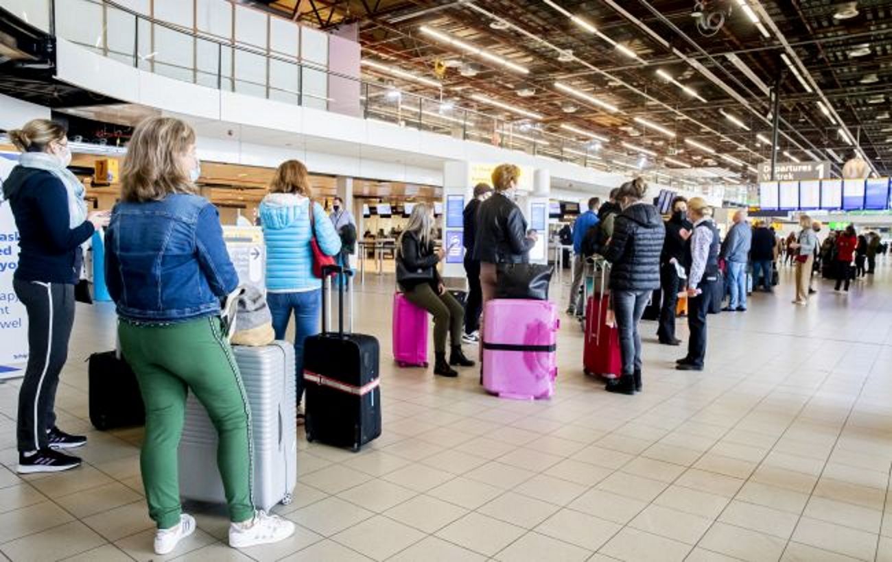 США ограничат поездки в 8 стран Южной Африки из-за нового варианта COVID, - CNN
