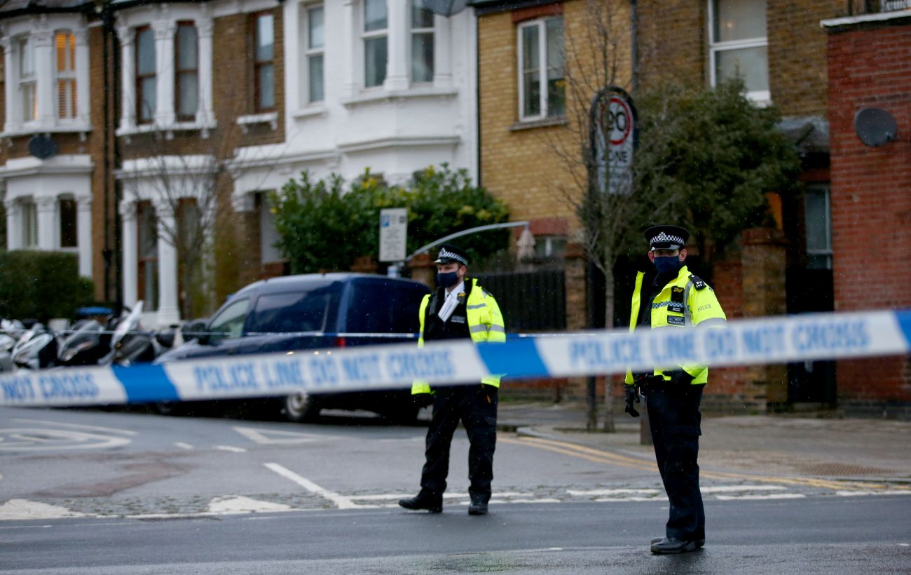 Взрыв автомобиля в Ливерпуле: Британия повышает уровень угрозы после теракта