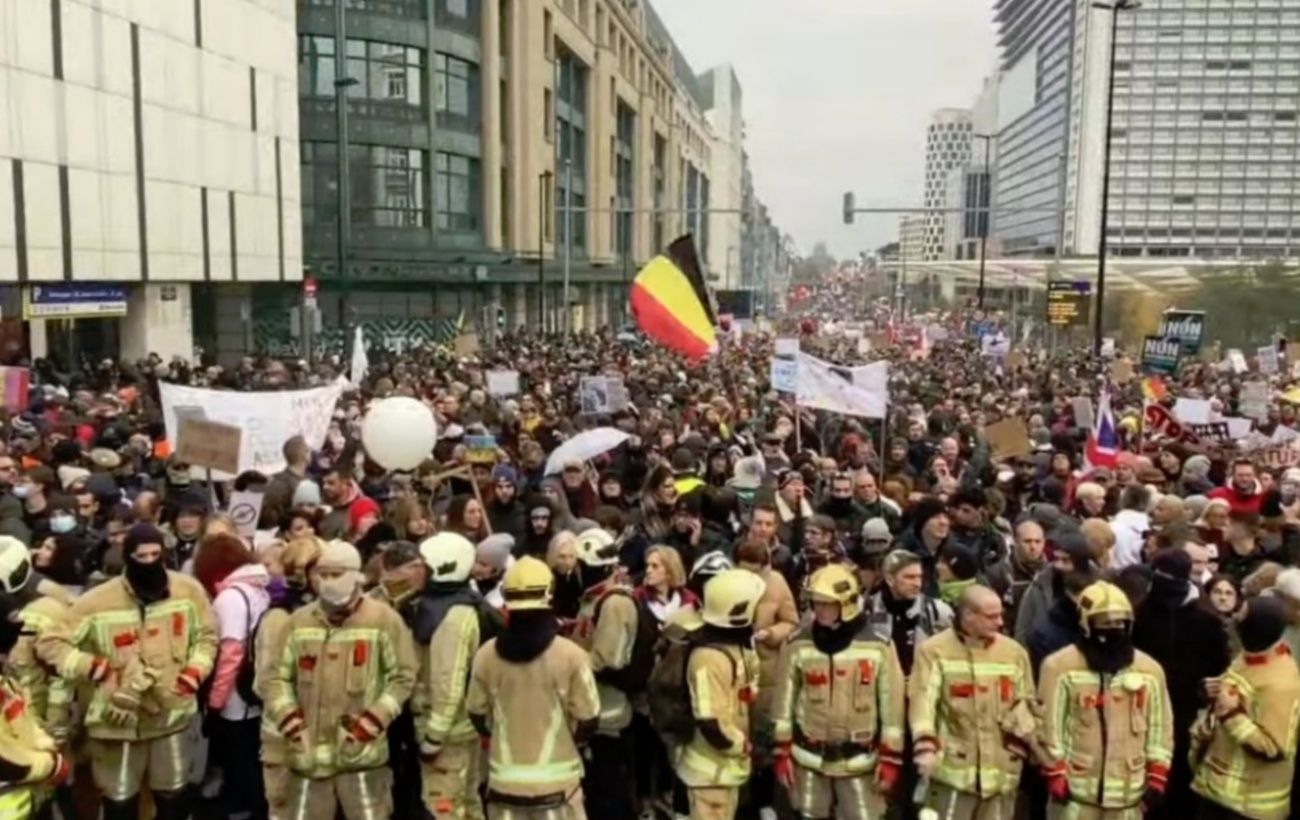 В Брюсселе снова протесты против карантина: митингующих разгоняют газом и водометам