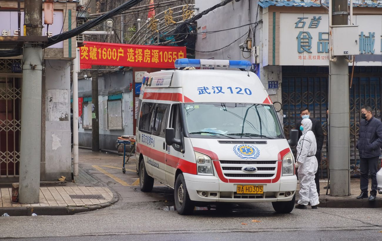 В Китае зафиксировали более 200 случаев коронавируса. Введен локдаун в трех городах