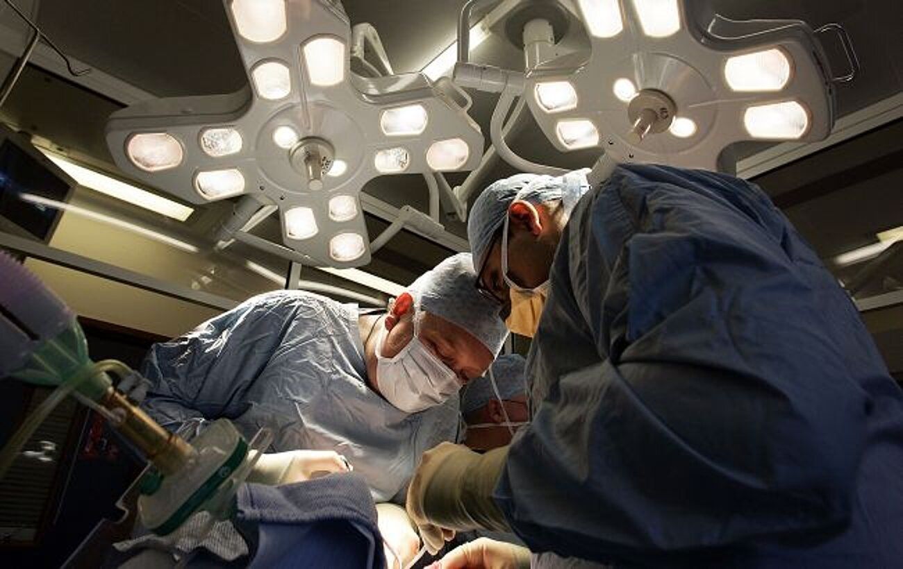 В США врачи впервые пересадили человеку сердце генетически модифицированной свиньи